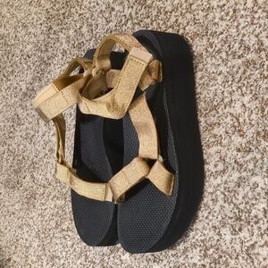 Teva Platform Sandals. Gold Metallic. Size 8